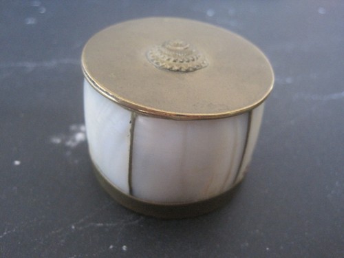 Messing perlmutt dose - messing, /